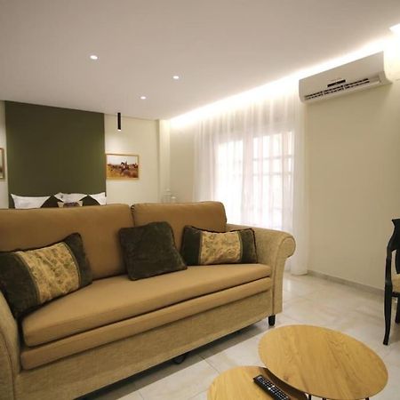 Eclectic Apartment Near Downtown كاندية المظهر الخارجي الصورة