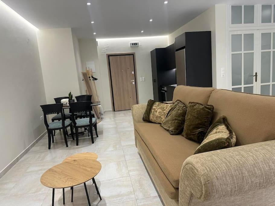 Eclectic Apartment Near Downtown كاندية المظهر الخارجي الصورة