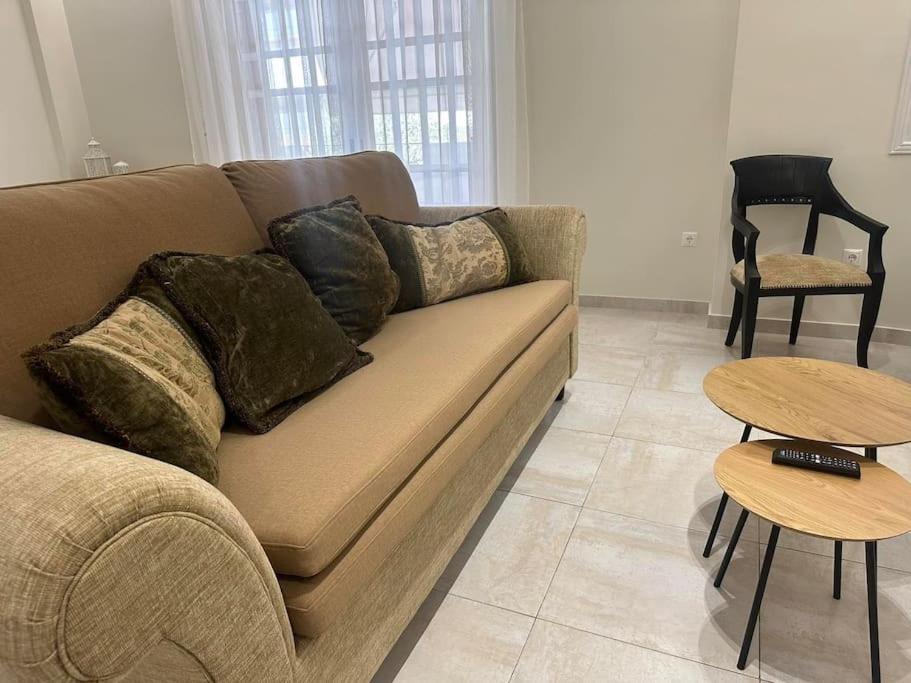 Eclectic Apartment Near Downtown كاندية المظهر الخارجي الصورة