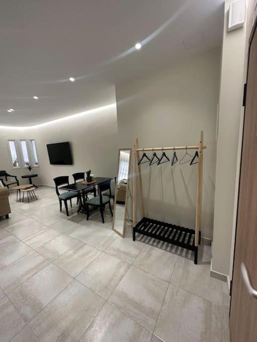Eclectic Apartment Near Downtown كاندية المظهر الخارجي الصورة