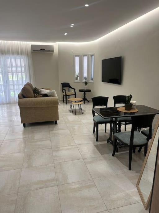 Eclectic Apartment Near Downtown كاندية المظهر الخارجي الصورة
